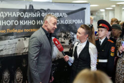 Макс Дрозд на красной дорожке