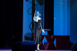 Певица Ксения Корнеева на церемонии закрытия фестиваля