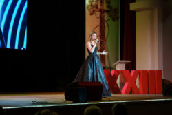 Певица Ксения Корнеева