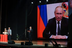 Василий Фатигаров зачитывает приветствие Владимира Владимировича Путина